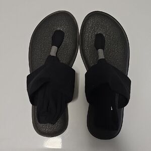 SanukBlack Women's Slide Sandals with Knit Toe Strap Size 8